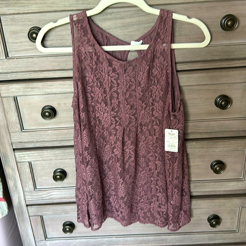 NEW Mudd brand purple lace sleeveless top in size L. Flowy bottom. Very cute!